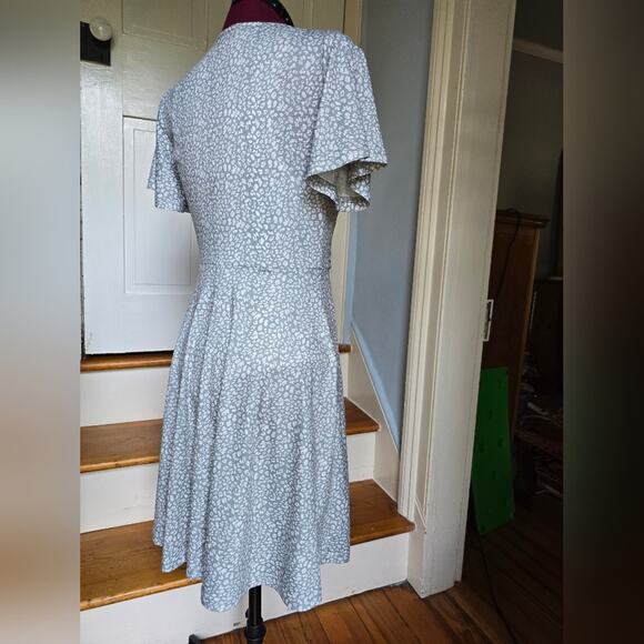 Soft green and White Flutter Sleeve Dress - Picture 3 of 5